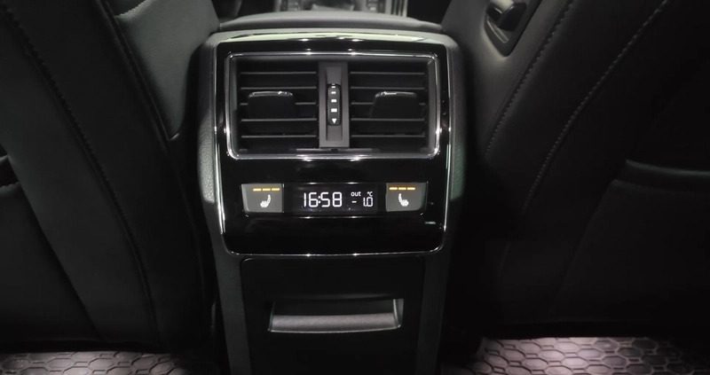 Skoda Superb cena 61999 przebieg: 239000, rok produkcji 2015 z Łosice małe 781